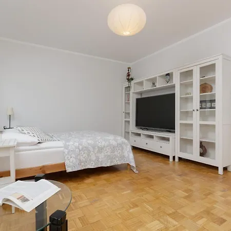Studio Bielany With Home Office Near Metro Station By Noclegi Renters Warsaw Exterior photo
