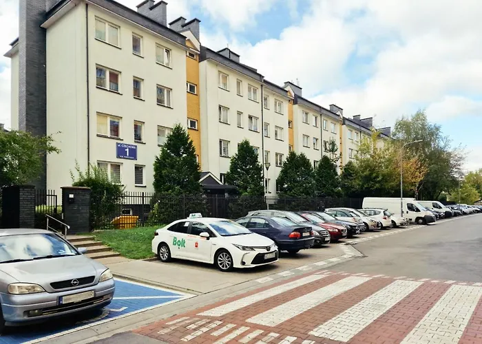 Studio Bielany With Home Office Near Metro Station By Noclegi Renters