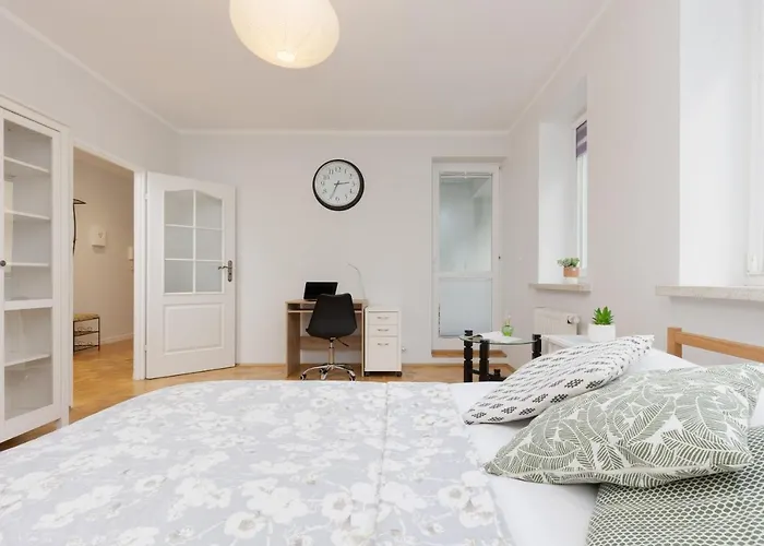 Studio Bielany With Home Office Near Metro Station By Noclegi Renters